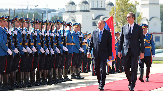 Cumhurbaşkanı Erdoğan Sırbistan'da resmi törenle karşılandı.