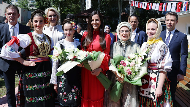 Emine Erdoğan ve Tamara Vucic Zveçanska Annelik Merkezi’ni ziyaret etti.