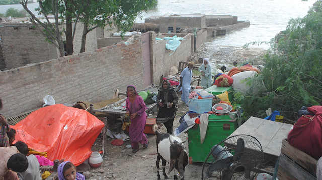 Pakistan'da muson yağmurları sebebiyle ölenlerin sayısı 1355'e çıktı.