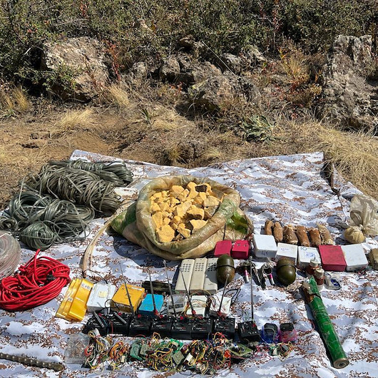 Tendürek Dağı kırsalında PKK'ya ait patlayıcılar ele geçirildi