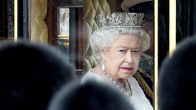 Kraliçesi 2. Elizabeth.
