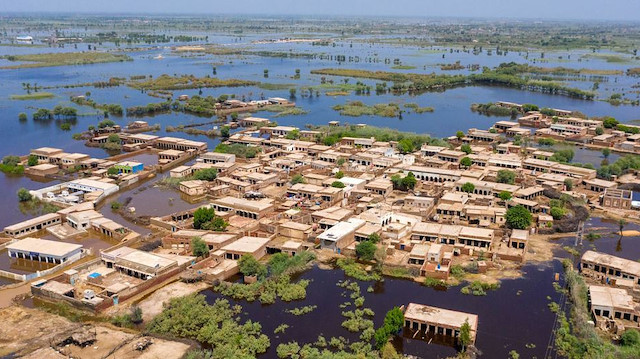 Pakistan Sindh'deki büyük sel felaketi okulların yüzde 40'ını yıktı