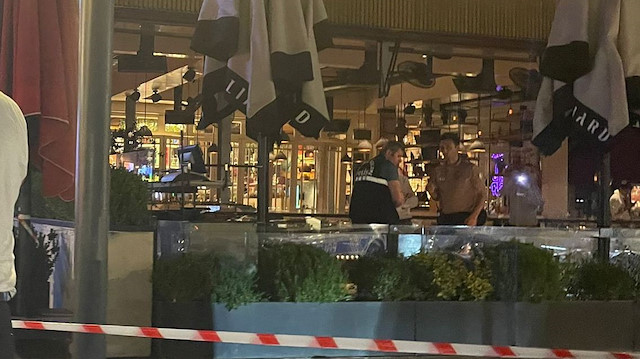 Sarıyer'de alışveriş merkezindeki silahlı kavgada 5 kişi yaralandı.