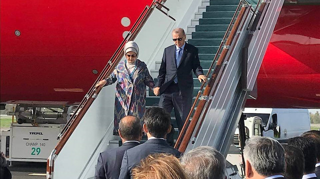 Erdoğan'ın uçağı Semerkat'a indi.