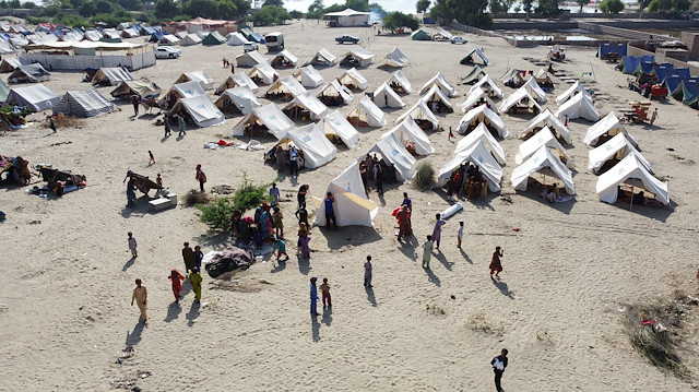 AFAD yetkilileri yaptığı açıklamada, Karaçi'ye bağlı Kerimabad köyünde Beytüsselam Refah Vakfı ile iş birliğinde çadır kamp inşa etmeye başlandığını açıkladı.<br><br>