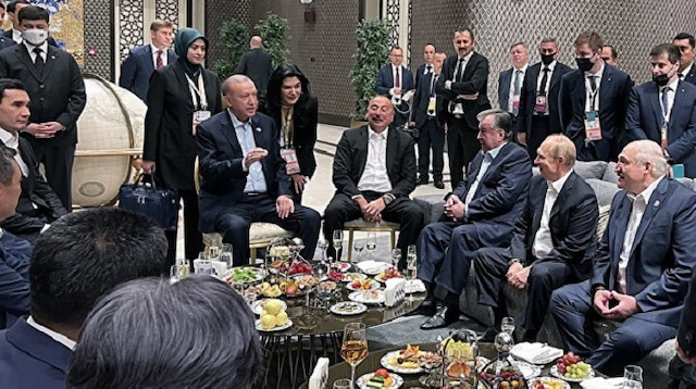 Cumhurbaşkanı Erdoğan ŞİÖ Zirvesi'ne katılan liderlerle bir araya geldi