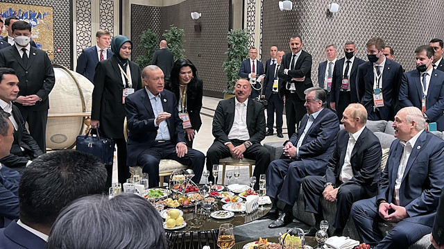 Erdoğan'ın liderlerle çekilen fotoğrafı çok konuşuldu. 