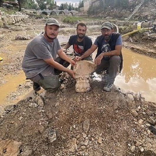 Kütahya Valisi açıkladı: Çavdarhisar Aizanoi Antik Kenti’ndeki kazılarda güneş saatine ulaşıldı