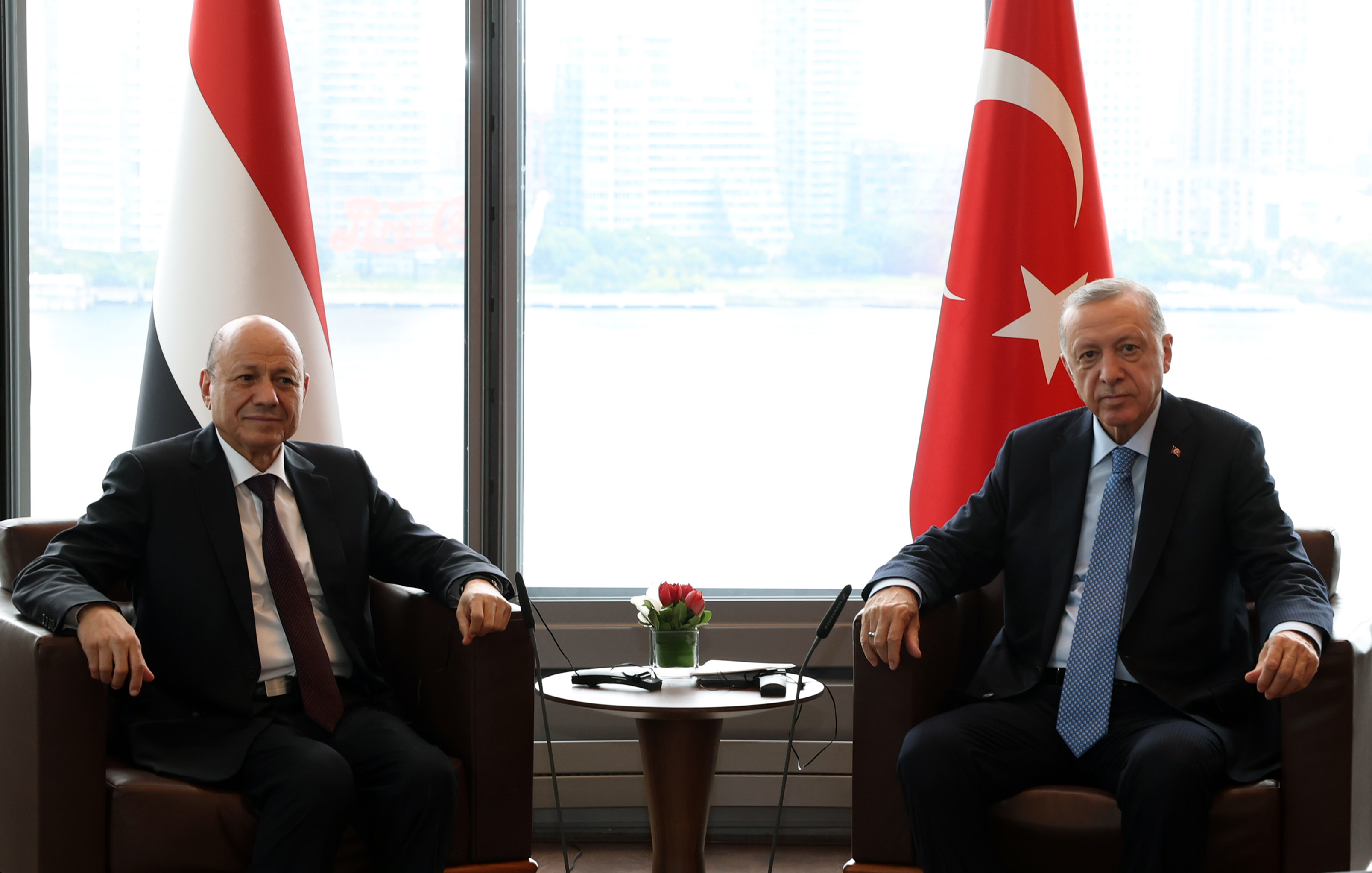 Cumhurbaşkanı Erdoğan ile Yemen Başkanlık Konseyi Başkanı Reşad el-Alimi.