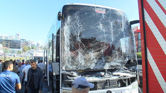 Şehirlerarası otobüs ağır hasar aldı