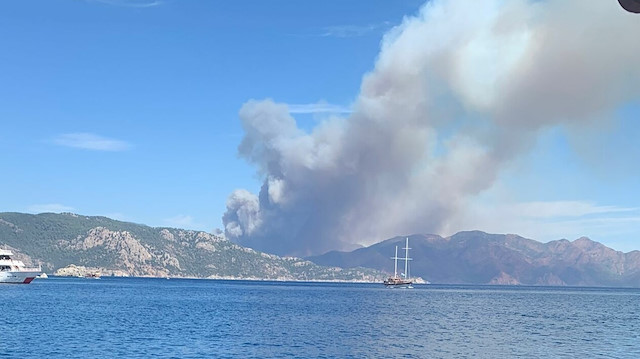 Marmaris’te orman yangını: Havadan ve karadan müdahale sürüyor