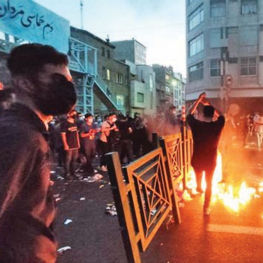 İran’da sokaklar savaş alanına döndü: 31 ölü