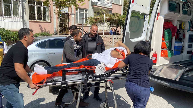 Konya’da silahını temizleyen kişi kendini vurdu.