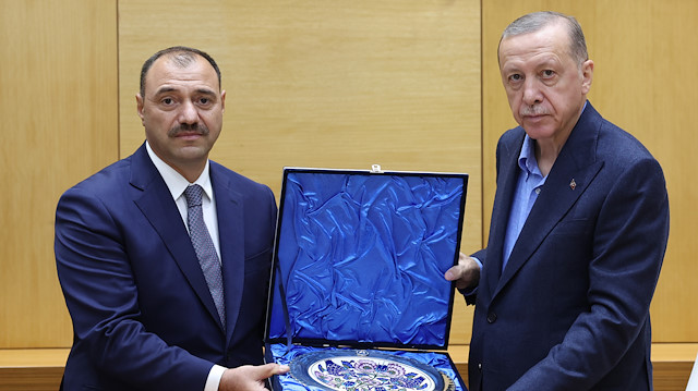 Sakarya Valisi Kaldırım ile Cumhurbaşkanı Erdoğan.