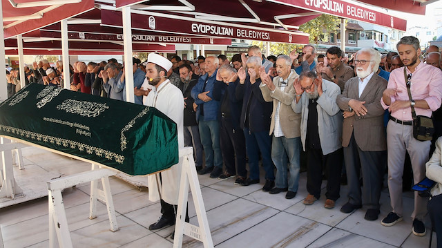 Yazar Ahmet Özalp, Eyüp Sultan Camii'nden son yolculuğuna uğurlandı.