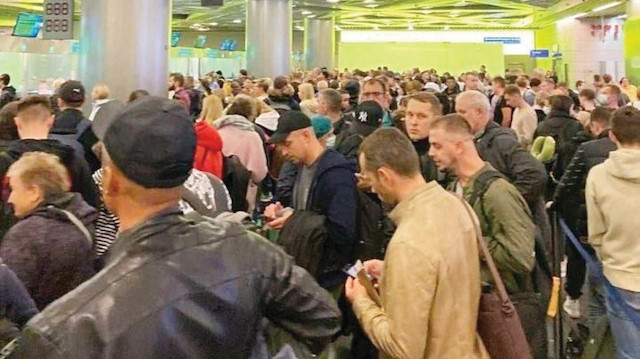 Putin’in seferberlik ilanı sonrası kaosa sürüklenen Rusya’da halkın zengin kesimi ülkeden kaçmak için özel jet kiralamaya başladı. 