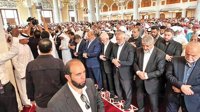 . Karadavi için Katar’ın başkenti Doha’daki İmam Muhammed bin Abdulvehhab Camisi’nde cenaze töreni düzenlendi. T