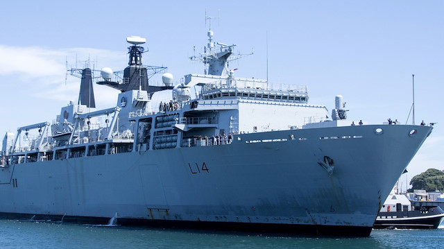 İngiliz amfibi hücum gemisi sekiz yıl aranın ardından Libya'nın Trablus Limanı'na yanaştı
