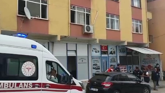 Polis olayla ilgili soruşturma başlatırken, savcılık incelemesinden ardından Başeğmez'in cesedi otopsi için morga kaldırılacak. 
