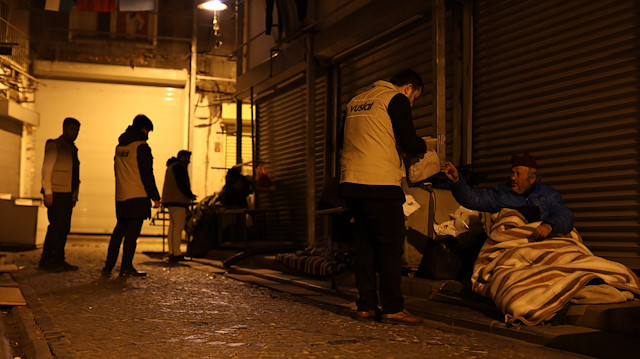 Gece karanlığında iyilik vardiyası.