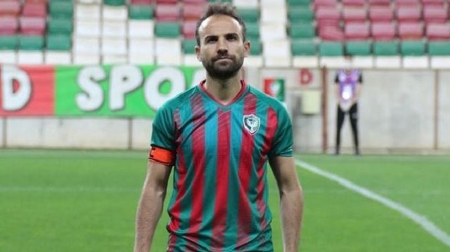 Mansur Çalar, Amedspor takımının kaptanlığını yapıyor.