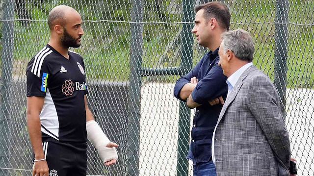 Ahmet Nur Çebi futbolcularla yakından ilgilendi.