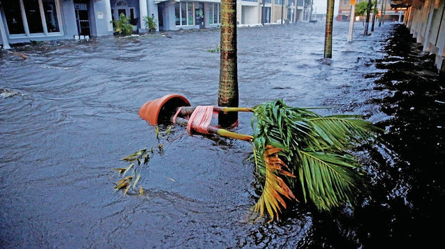 Ian Kasırgası, ilk günde sel baskınları ve yıkımlara sebep oldu, 