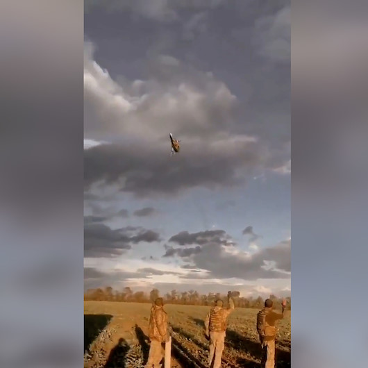 Ukrayna Hava Kuvvetleri paylaştı: Askerlerin seyir halindeki füzeye el salladığı ilginç anlar