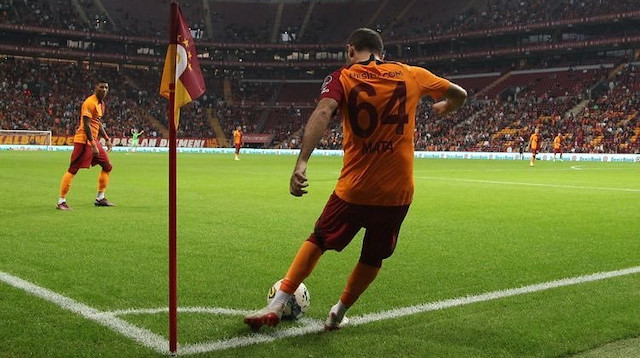 Juan Mata, İstanbulspor ile oynanan hazırlık maçında ilk kez sarı-kırmızılı formayı giydi. 