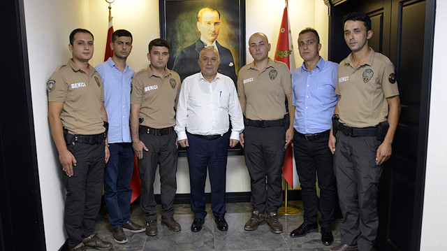 İl Emniyet Müdürü Mehmet Aslan, bekçi ve polis memurlarını makamında ağırlayarak, tebrik etti.