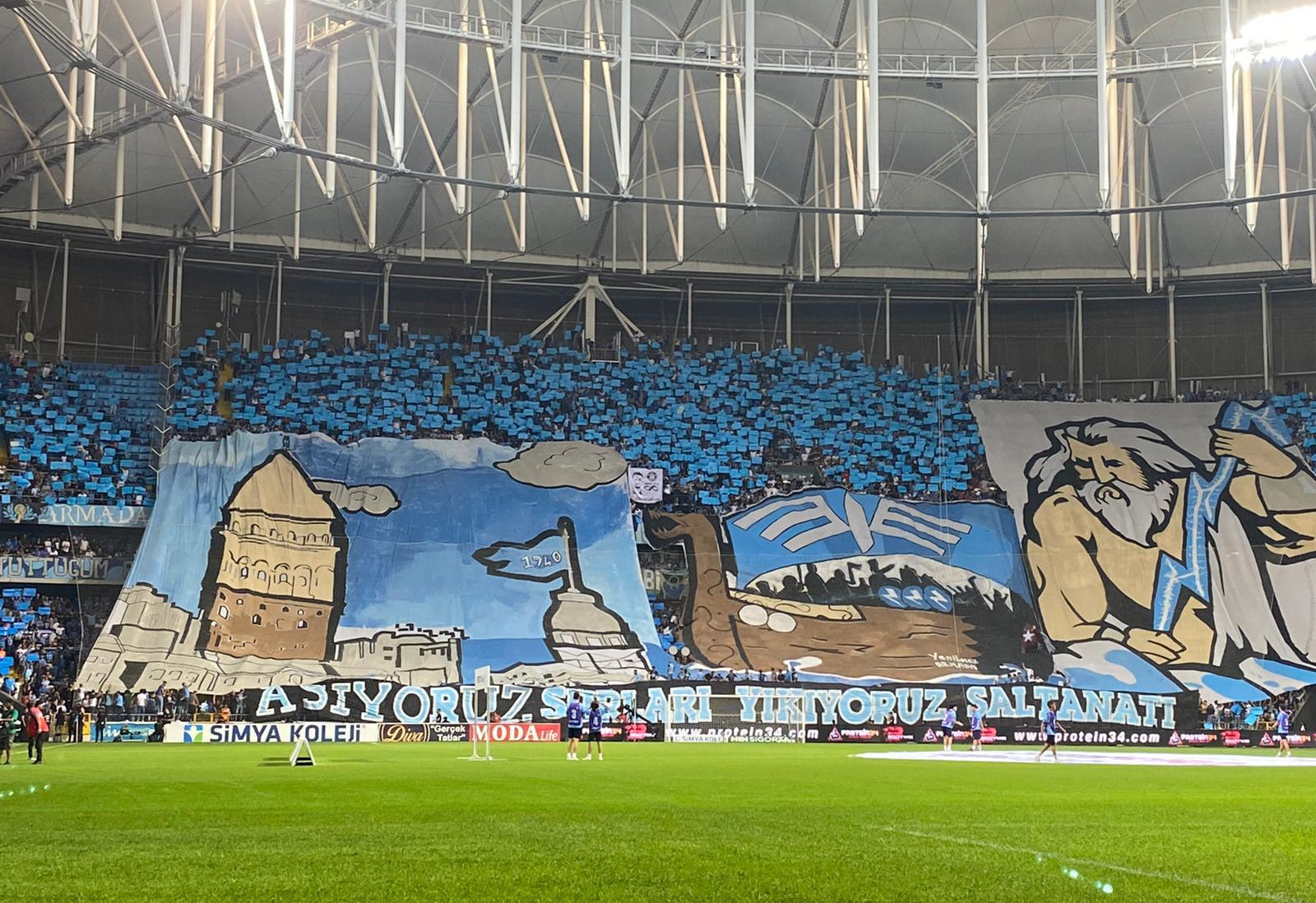 Adana Demirspor-Galatasaray maçındaki koreografi