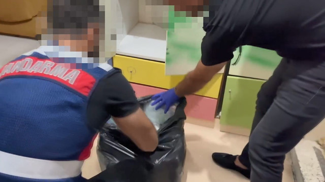 İstanbul İl Jandarma Komutanlığı ekiplerince düzenlenen operasyonda ; 66 kilo Skunk ve 20 gram kokain ele geçirildi.