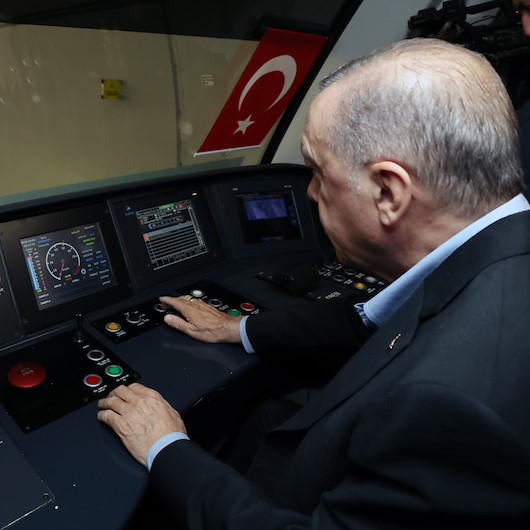 Cumhurbaşkanı Erdoğan vatman koltuğuna geçerek Pendik-Sabiha Gökçen metrosunu kullandı