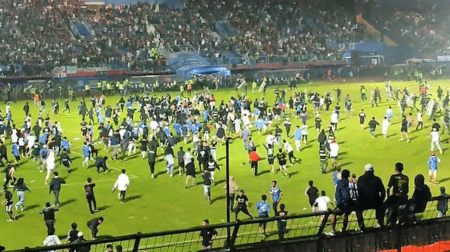 مصرع 129 شخصا في تدافع عقب مباراة في إندونيسيا (شاهد)