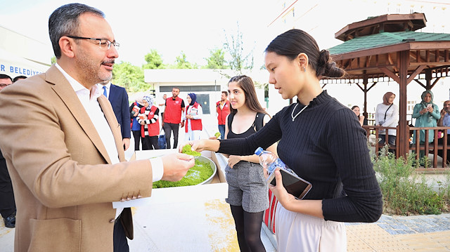 Gençlik ve Spor Bakanı Dr. Mehmet Muharrem Kasapoğlu, Bursa’daki Emir Sultan Erkek Öğrenci Yurdu ile Halime Hatun Kız Öğrenci Yurdu’nu ziyaret etti.