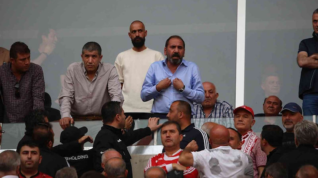 Süper Lig'de Hatayspor'a 2-1 mağlup olan Sivasspor'da bazı taraftarlar Başkan Mecnun Otyakmaz'a tepki gösterdi.