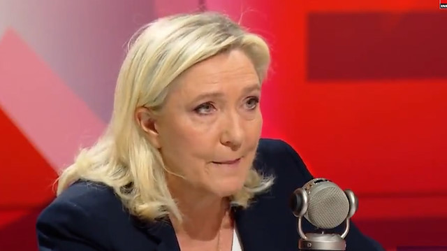 Fransız aşırı sağının lideri Marine Le Pen tüm camilerin kapatılması çağrısında bulundu