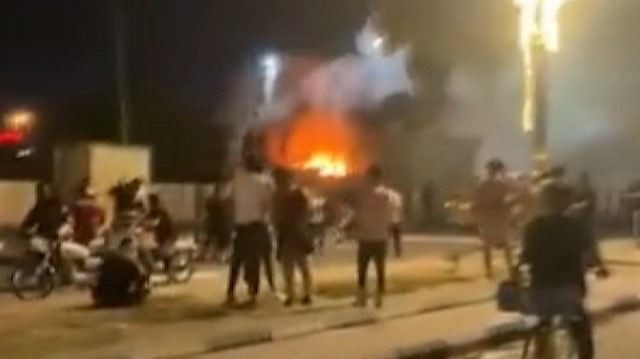 Irak’ın Zikar vilayetinde valilik binası ateşe verildi
