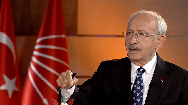 Kılıçdaroğlu 28 Şubat darbecilerine ‘onurlu insanlar’ deyip akşamında başörtüsü vaadinde bulundu