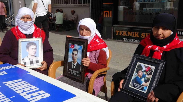 Muşlu aileler çocukları için HDP önündeki eylemlerini sürdürdü.