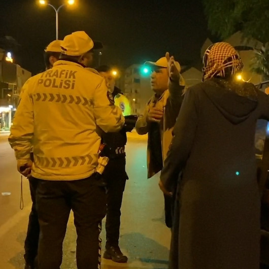 Muayenesiz araç kullanan adam polise zor anlar yaşattı
