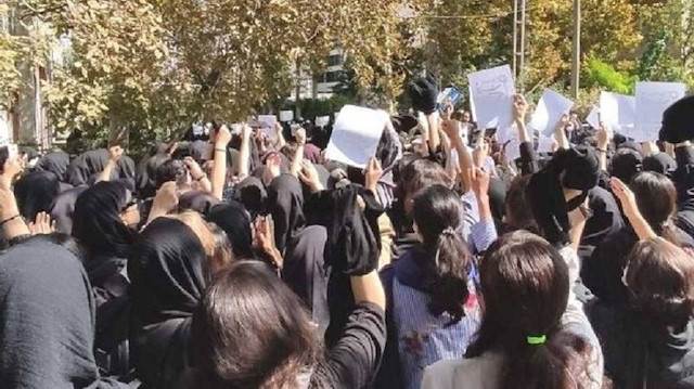 تواصل الاحتجاجات في جامعات إيرانية على وفاة "أميني"