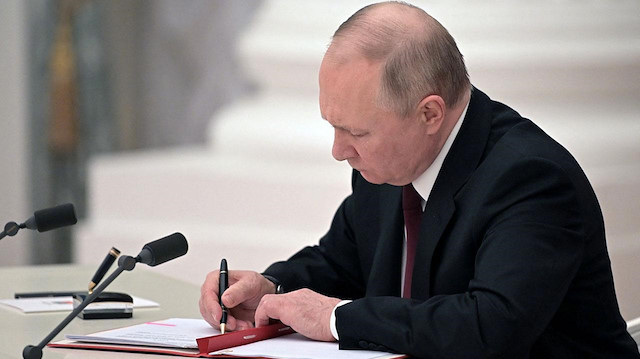 Putin, Ukrayna'nın 4 bölgesinin ilhakı için resmen imzayı attı