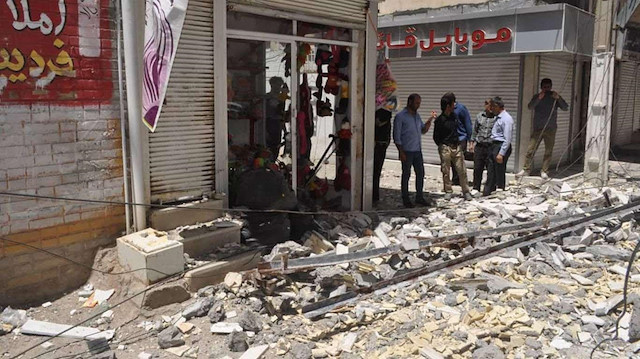 İran'daki depremde 50 evin tamamen yıkıldığını, yaklaşık 500 evin de hasar gördüğü belirtildi.