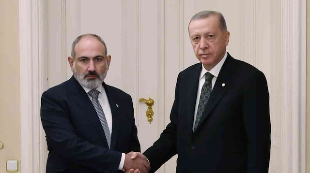 Cumhurbaşkanı Erdoğan Prag'da Ermenistan Başbakanı Paşinyan'ı kabul etti.
