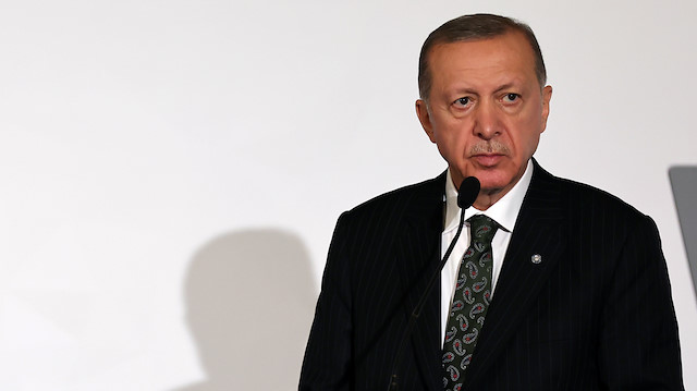 Cumhurbaşkanı Recep Tayyip Erdoğan, Çekya'nın başkenti Prag'da Avrupa Siyasi Topluluğu (AST) toplantısının ardından basın toplantısı düzenledi.