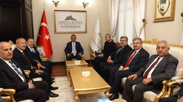 Milli Eğitim Bakanı Mahmut Özer, Afyonkarahisar Valiliğini ziyaret etti.
