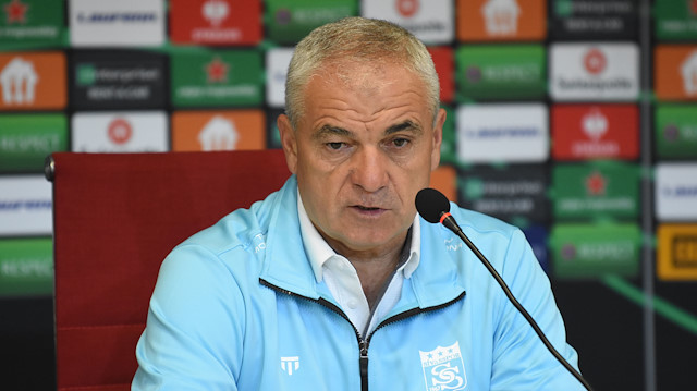 Sivasspor'da teknik direktör Rıza Çalımbay, Ballkani mağlubiyetinin ardından."Hem lig hem Avrupa çok zor” dedi.