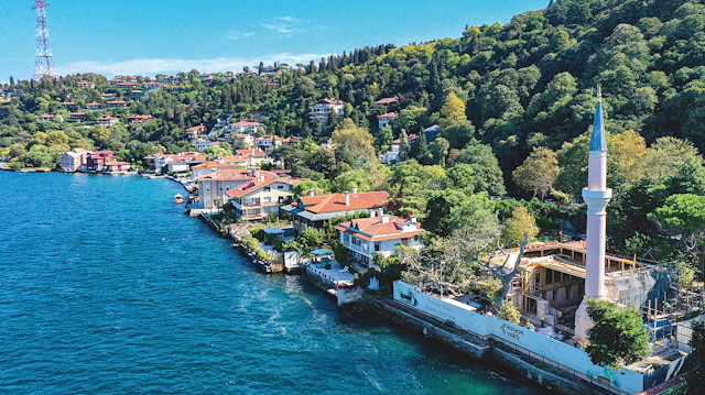 Vaniköy Camii küllerinden doğuyor.