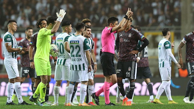 Giresunspor-Beşiktaş maçını hakem Yaşar Kemal Uğurlu yönetti. 